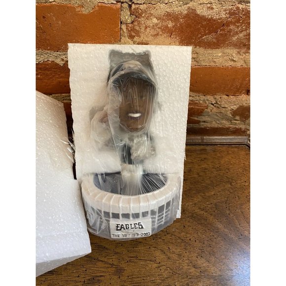 Donavan McNabb, Philadelphia Eagles, McDonalds 6 1/2" New Bobblehead - Picture 1 of 3